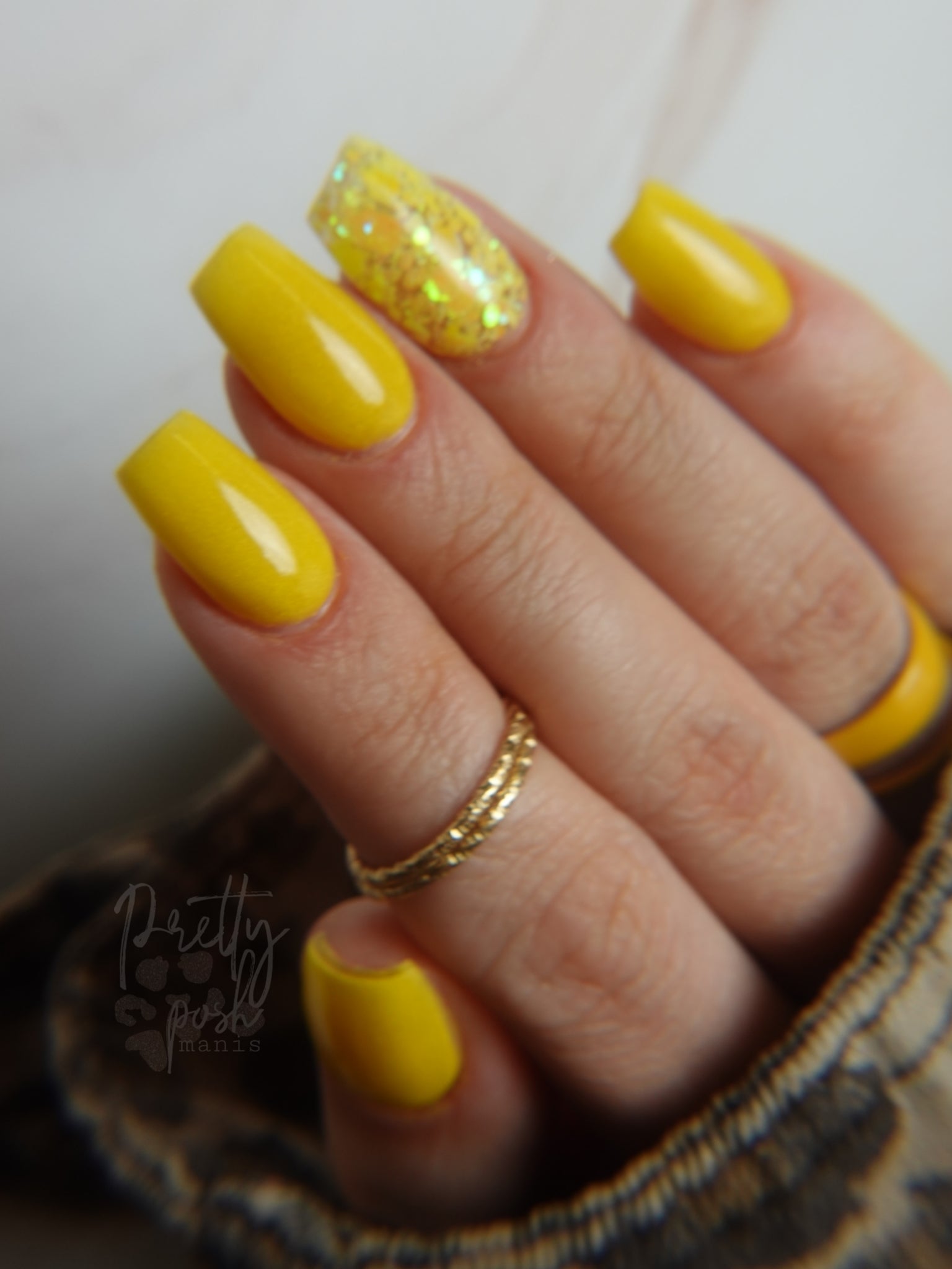 Bananas - Shimmer Dip Powder