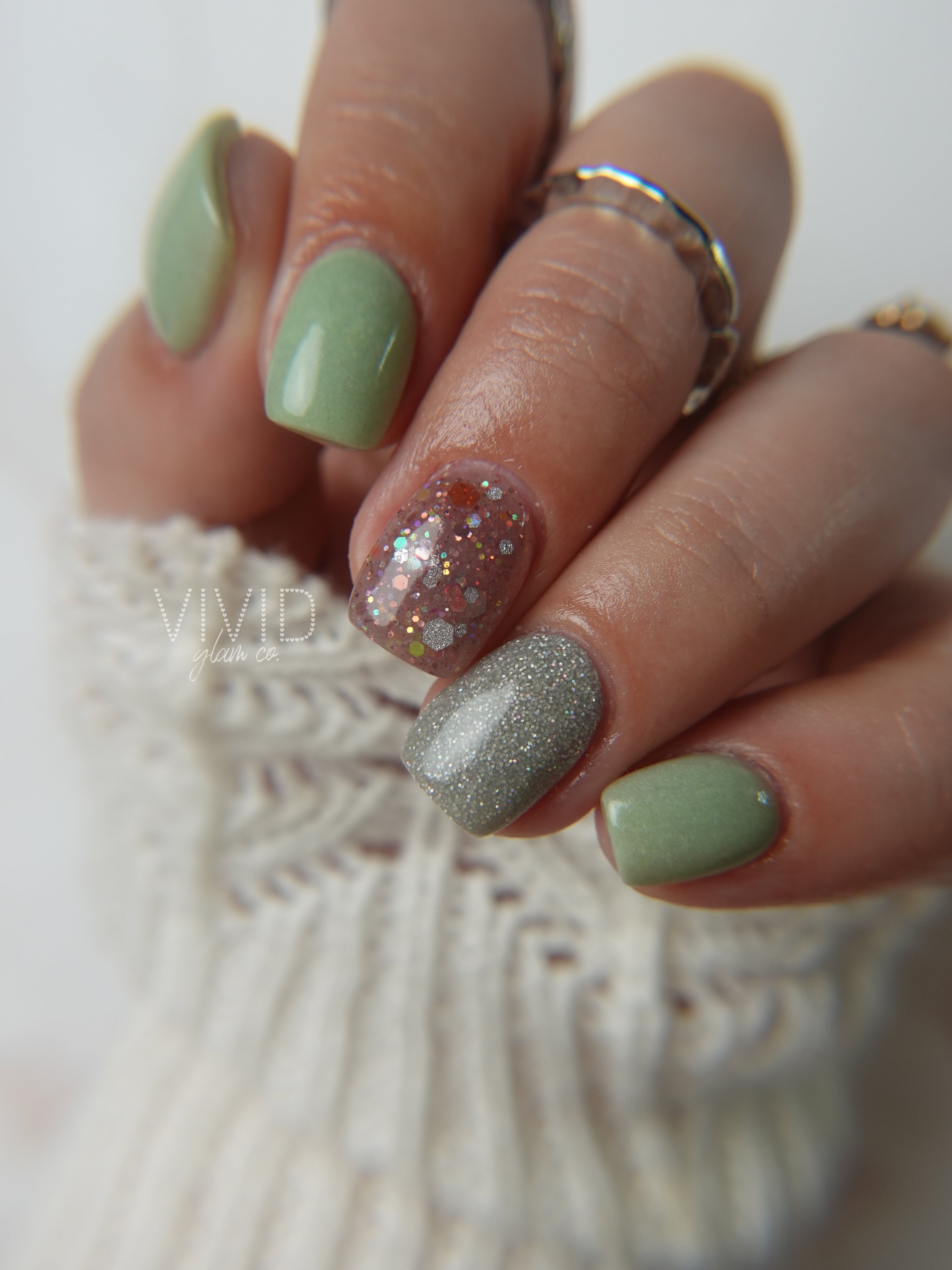 Grounded Green - Shimmer Dip Powder