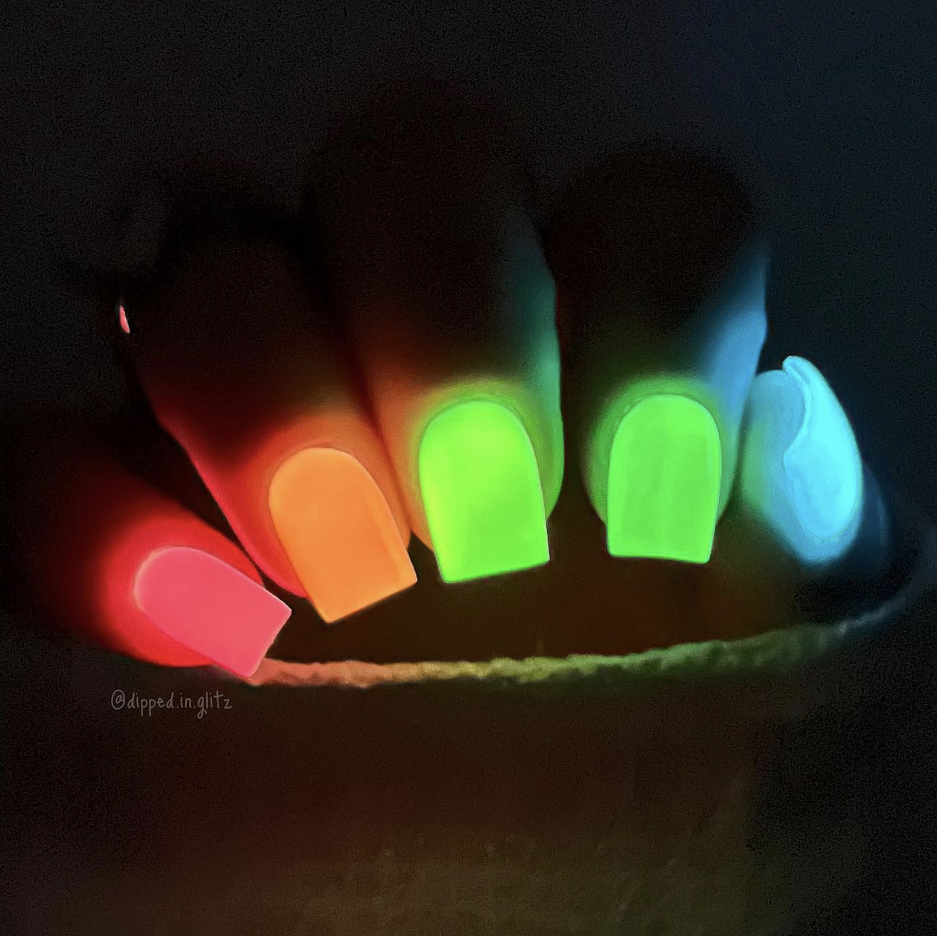 Shriek- Glow Dip Powder