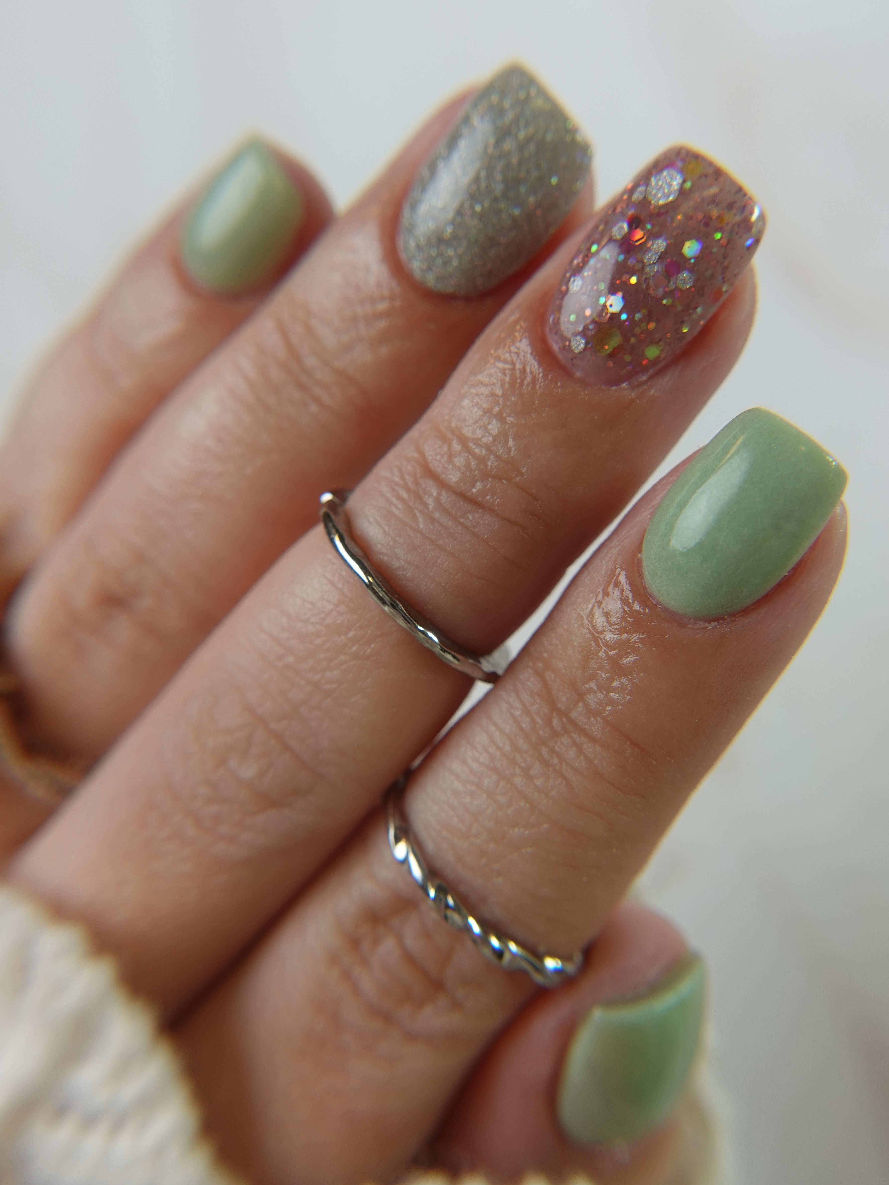 Peacefully Planted - Glitter Dip Powder