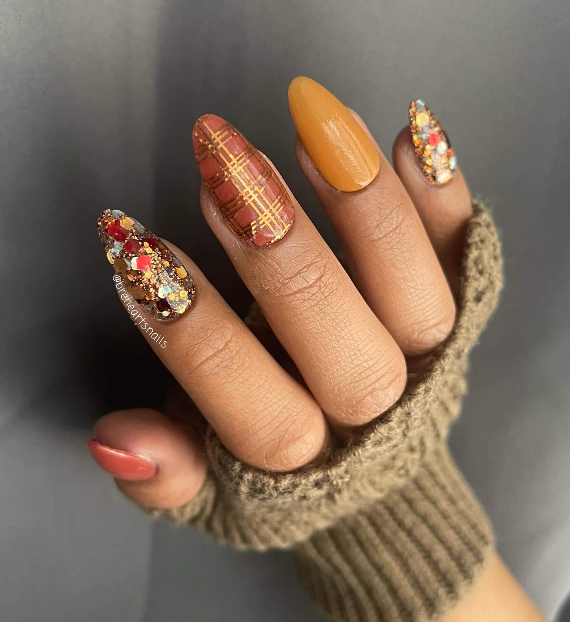 Wanted - Glitter Dip Powder